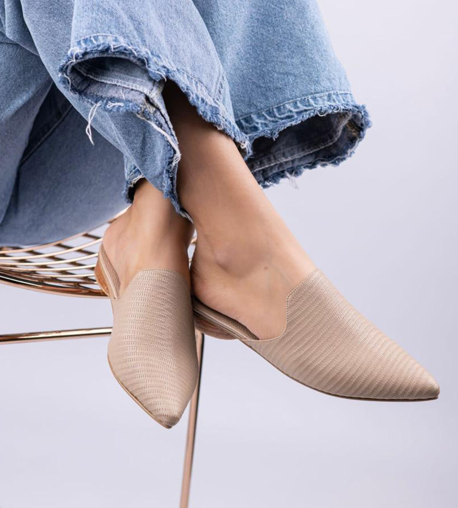 Mules nude