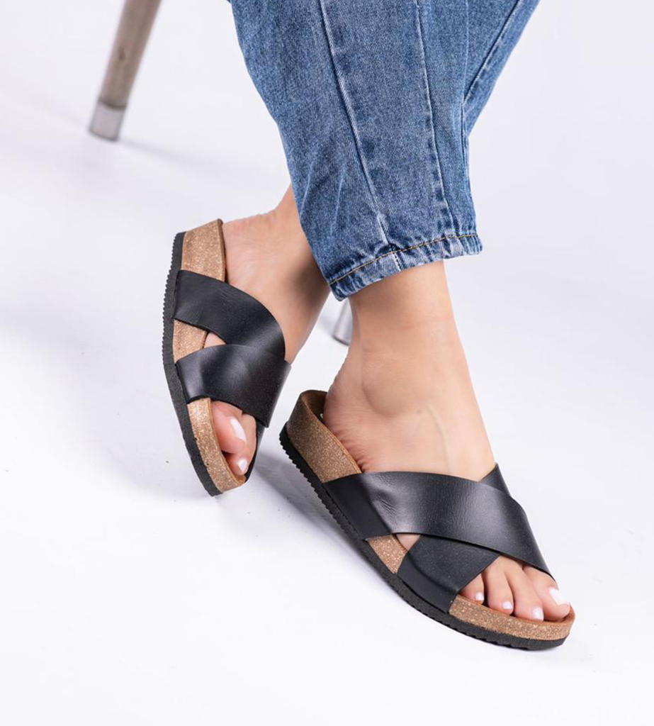 Sandalia correas negras cruzadas